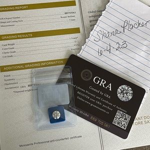 7.5mm - 1.5 carat round brilliant moissanite